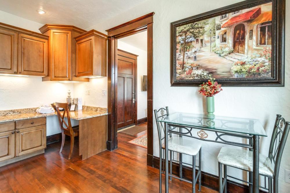 Aspenwood Manor Aparthotel Provo Ngoại thất bức ảnh